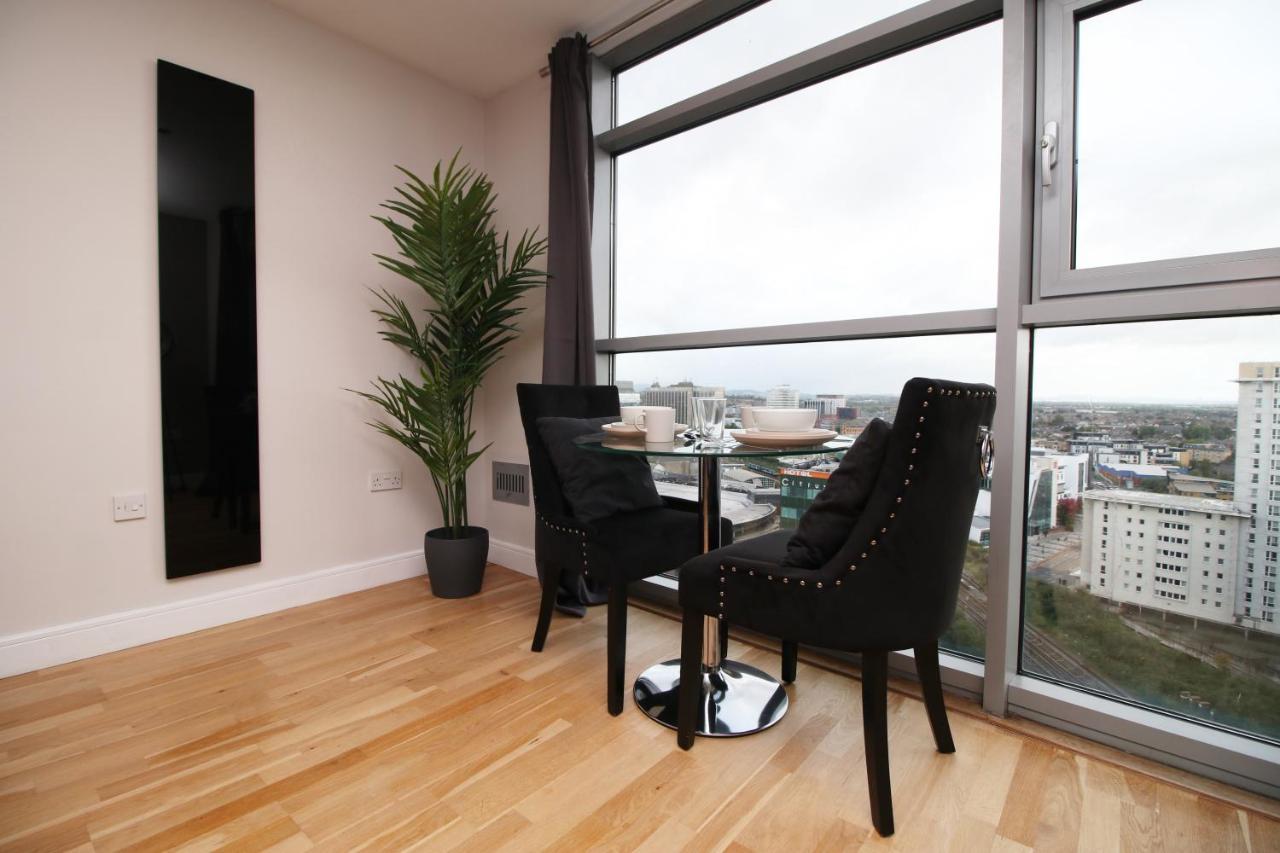 The View - Long Stay Offer - Modern Central Apartment And Parking By Cto Serviced Apartments Cardiff Buitenkant foto