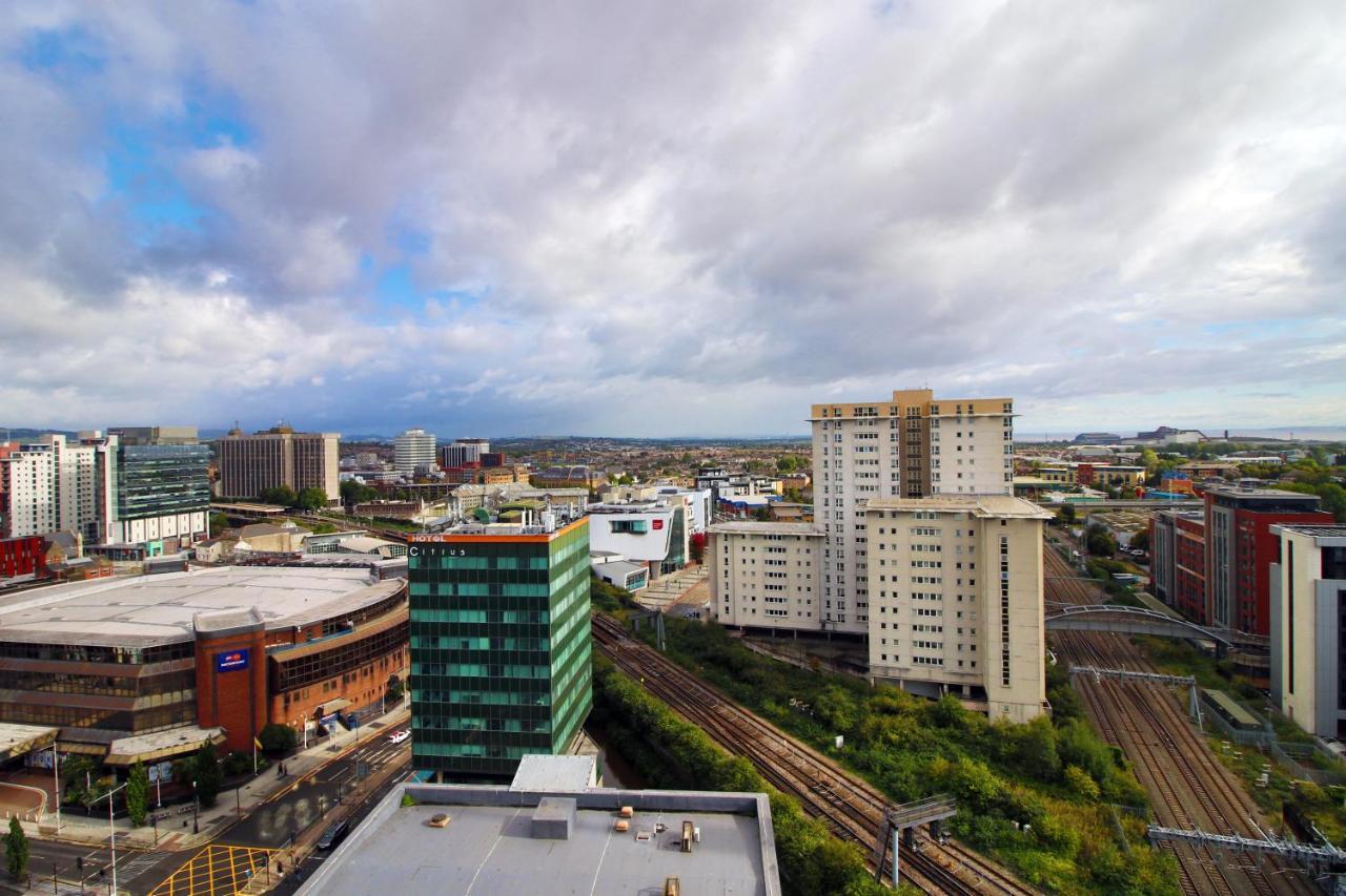The View - Long Stay Offer - Modern Central Apartment And Parking By Cto Serviced Apartments Cardiff Buitenkant foto