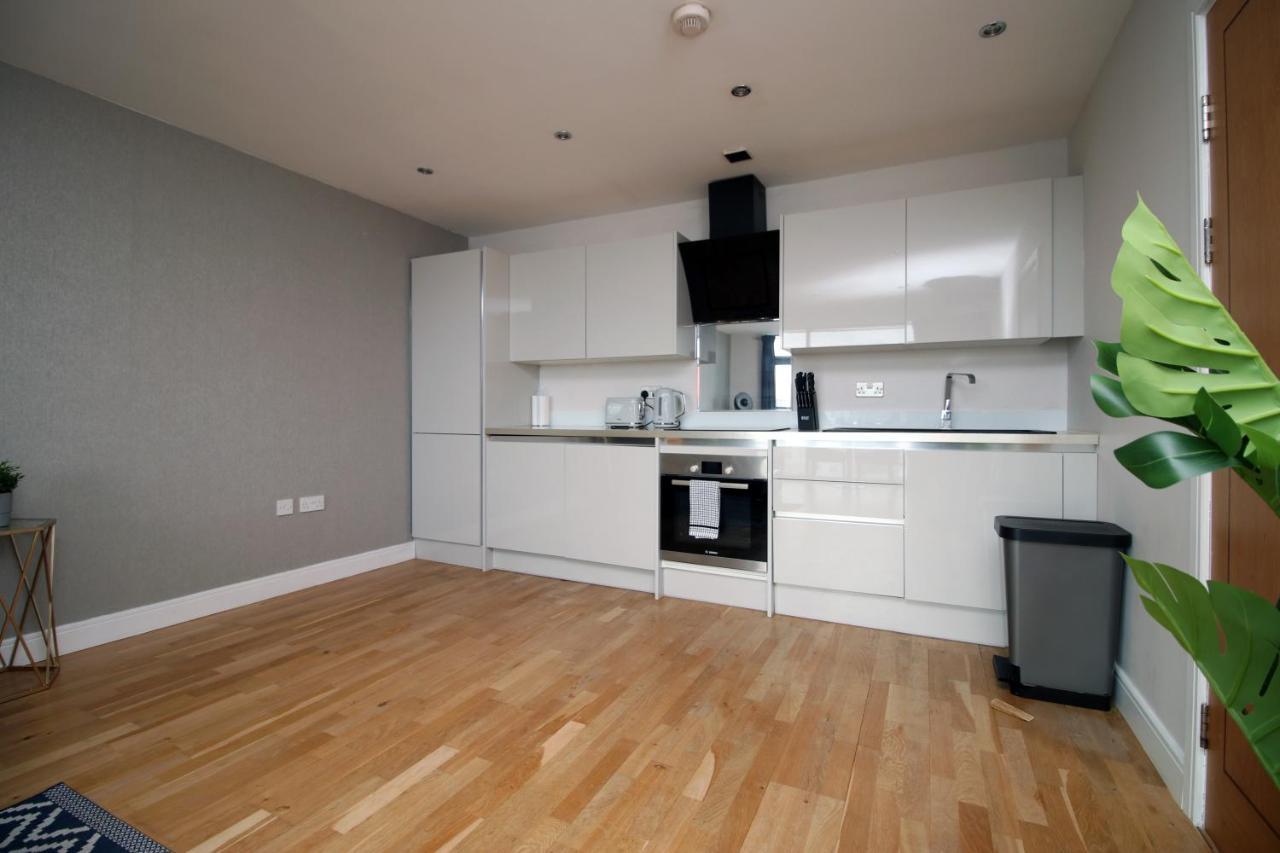 The View - Long Stay Offer - Modern Central Apartment And Parking By Cto Serviced Apartments Cardiff Buitenkant foto