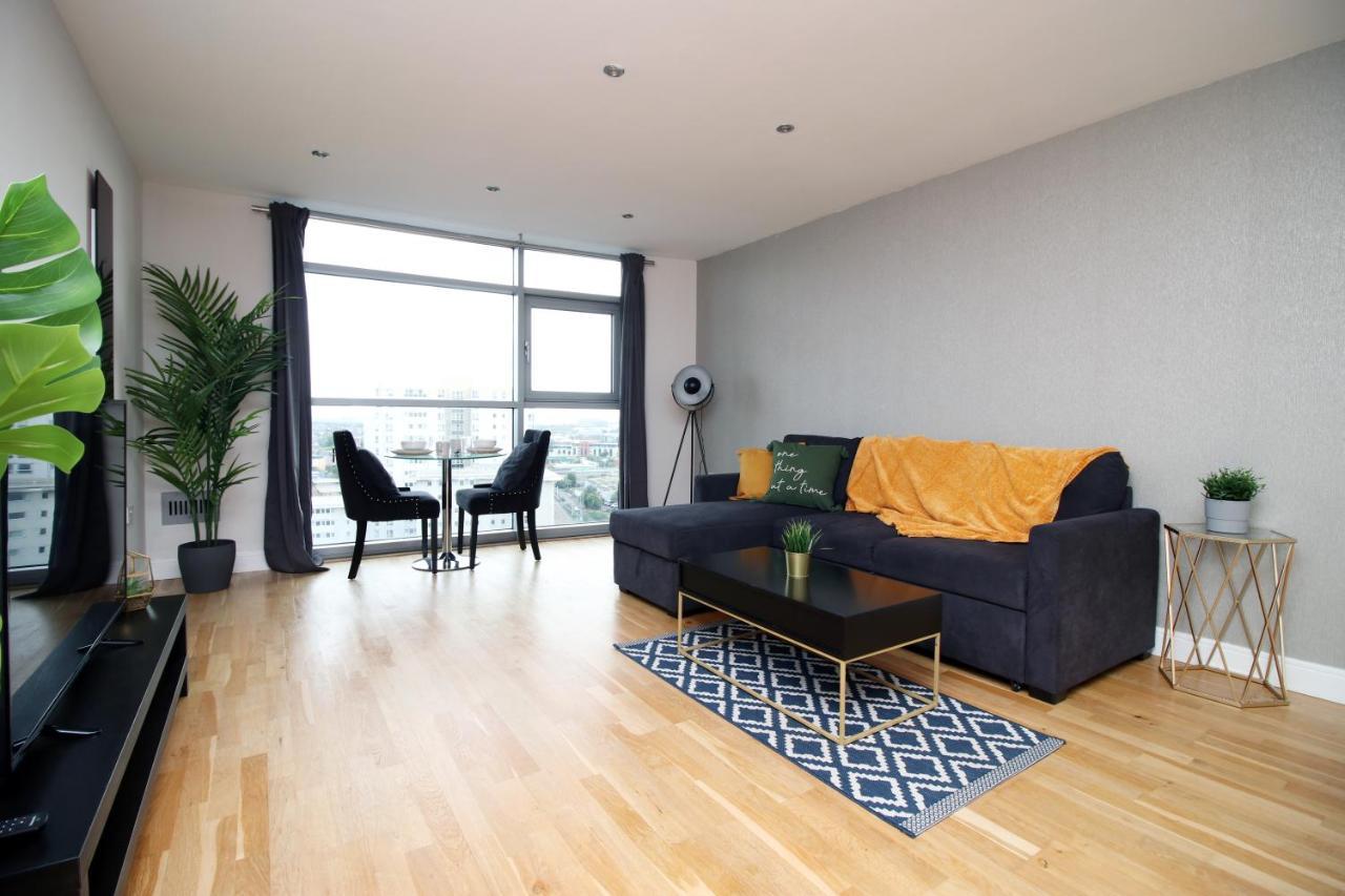 The View - Long Stay Offer - Modern Central Apartment And Parking By Cto Serviced Apartments Cardiff Buitenkant foto