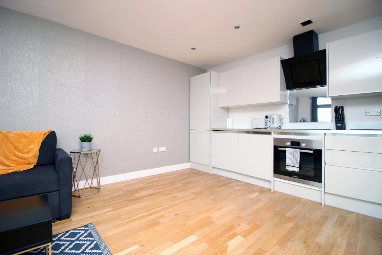 The View - Long Stay Offer - Modern Central Apartment And Parking By Cto Serviced Apartments Cardiff Buitenkant foto