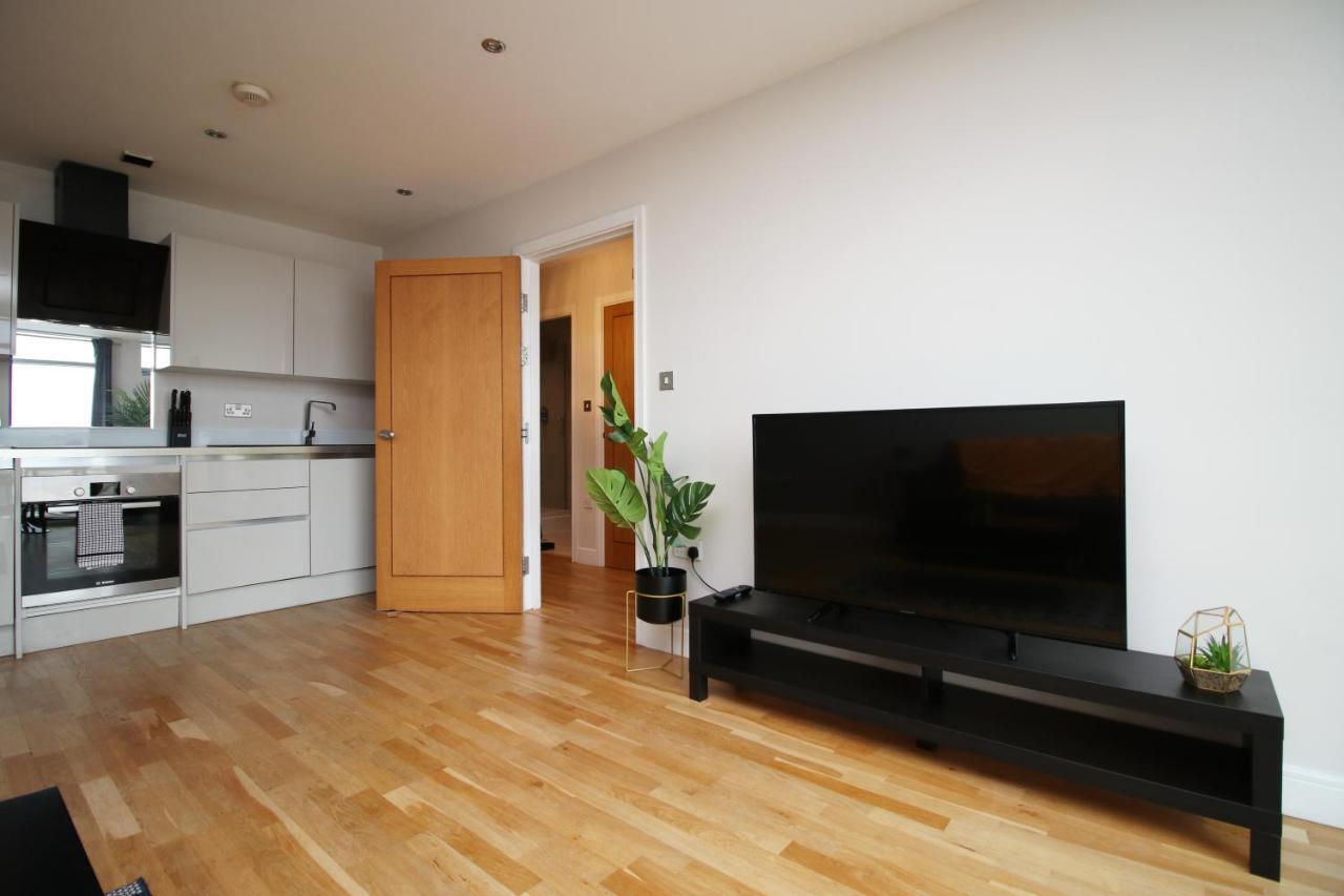 The View - Long Stay Offer - Modern Central Apartment And Parking By Cto Serviced Apartments Cardiff Buitenkant foto