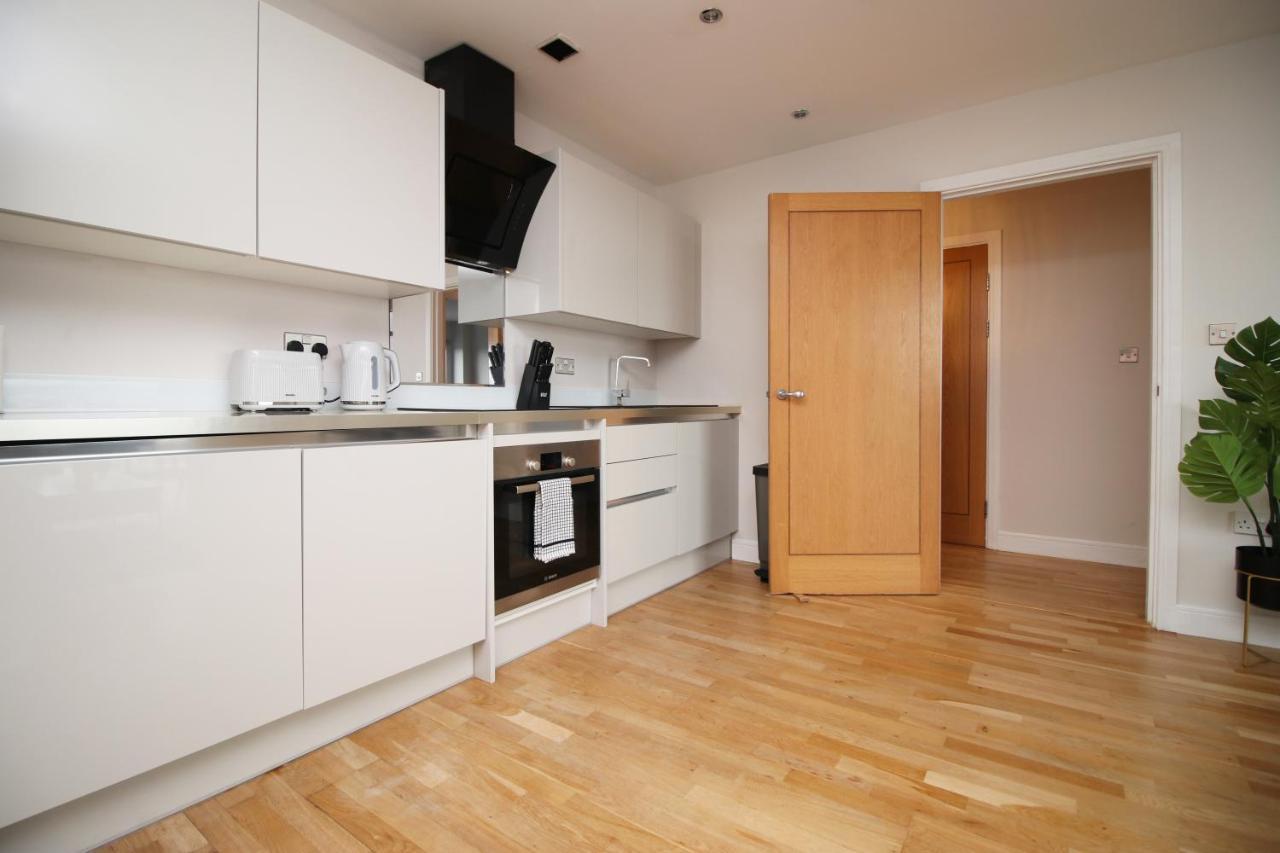 The View - Long Stay Offer - Modern Central Apartment And Parking By Cto Serviced Apartments Cardiff Buitenkant foto