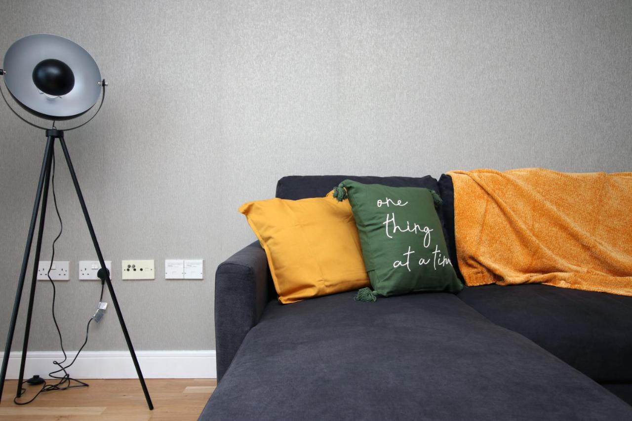 The View - Long Stay Offer - Modern Central Apartment And Parking By Cto Serviced Apartments Cardiff Buitenkant foto