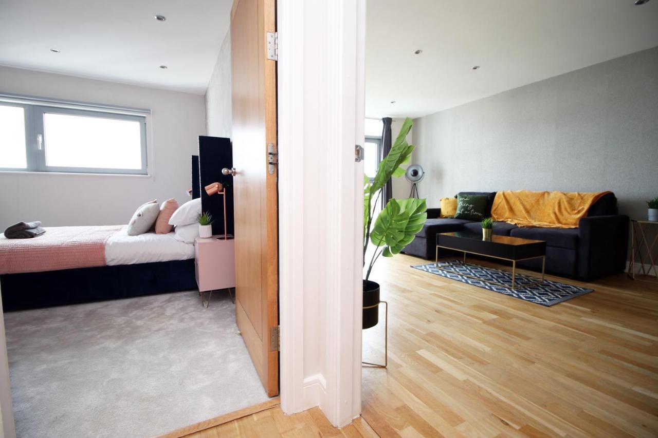 The View - Long Stay Offer - Modern Central Apartment And Parking By Cto Serviced Apartments Cardiff Buitenkant foto