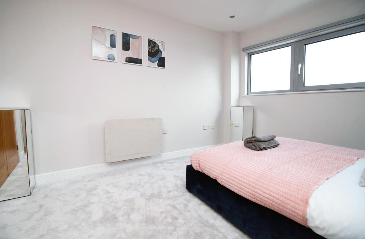 The View - Long Stay Offer - Modern Central Apartment And Parking By Cto Serviced Apartments Cardiff Buitenkant foto