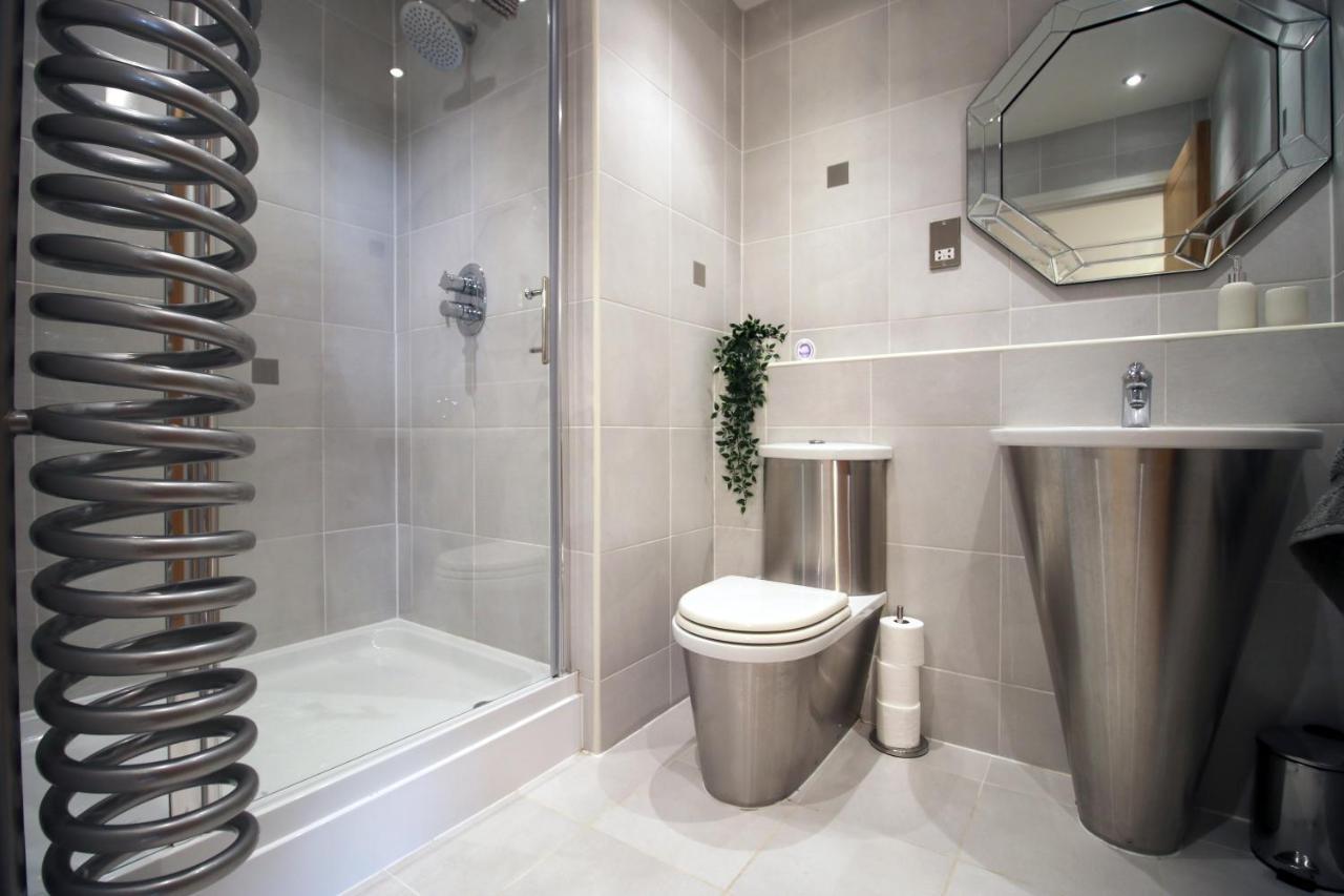 The View - Long Stay Offer - Modern Central Apartment And Parking By Cto Serviced Apartments Cardiff Buitenkant foto