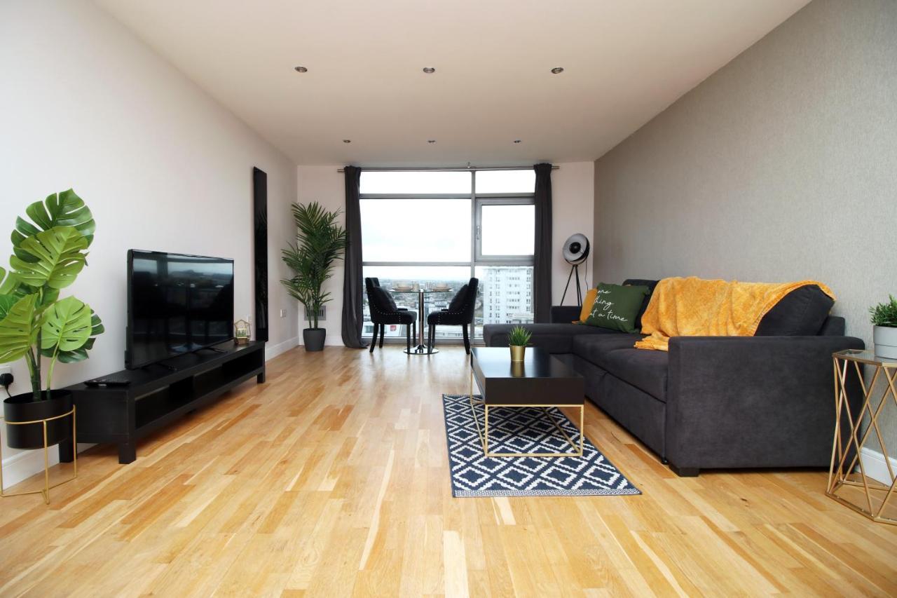 The View - Long Stay Offer - Modern Central Apartment And Parking By Cto Serviced Apartments Cardiff Buitenkant foto