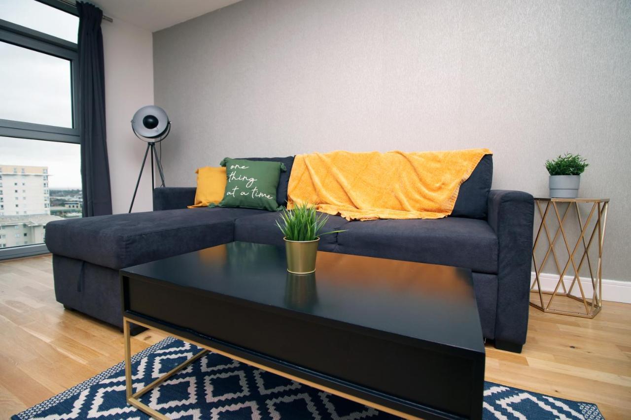 The View - Long Stay Offer - Modern Central Apartment And Parking By Cto Serviced Apartments Cardiff Buitenkant foto